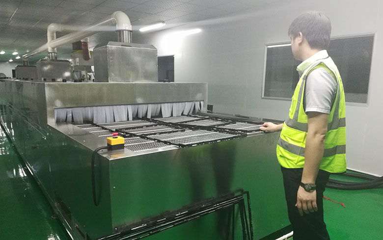 雷茨風(fēng)機為客戶(hù)的朋友解決電視機膠框吹干