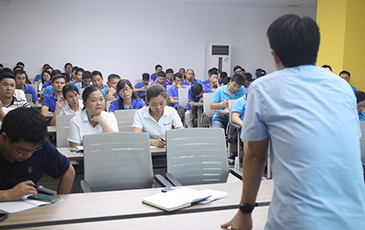 銳天科技召開(kāi)8月份月度工作總結大會(huì )以及新進(jìn)員工介紹